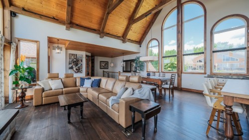Salon - 12 58E Avenue, Mandeville, QC - Indoor Photo Showing Living Room