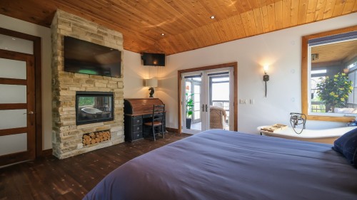 Chambre à coucher principale - 12 58E Avenue, Mandeville, QC - Indoor Photo Showing Bedroom With Fireplace