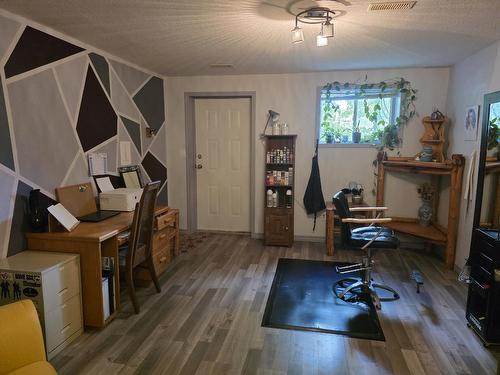 303 1St Avenue, Nakusp, BC - Indoor