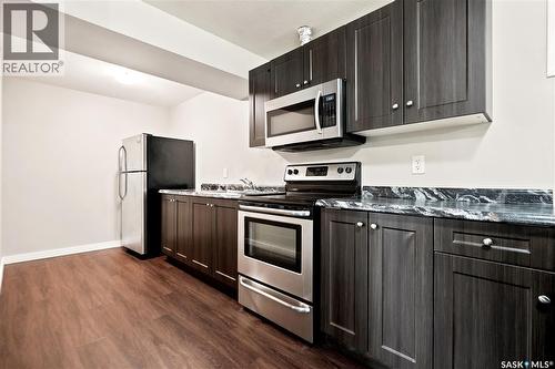 2802 Ridgway Avenue, Regina, SK - Indoor Photo Showing Kitchen With Stainless Steel Kitchen