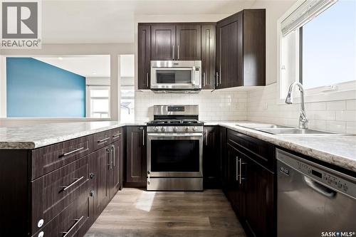2802 Ridgway Avenue, Regina, SK - Indoor Photo Showing Kitchen With Double Sink