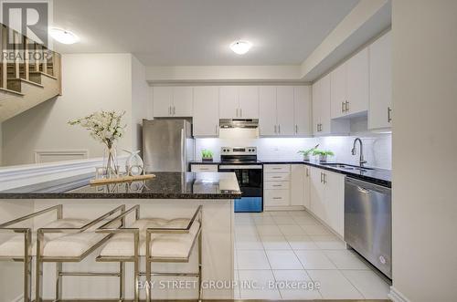 7 Schmidt Lane, Markham, ON - Indoor Photo Showing Kitchen With Stainless Steel Kitchen With Upgraded Kitchen