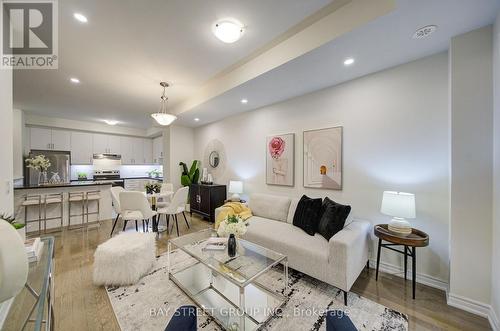 7 Schmidt Lane, Markham, ON - Indoor Photo Showing Living Room