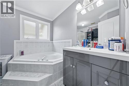 179 Jacqueline Boulevard, Hamilton, ON - Indoor Photo Showing Bathroom
