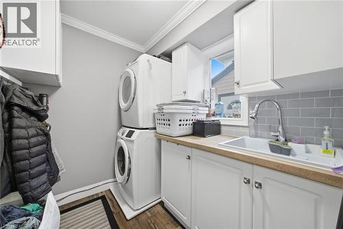 179 Jacqueline Boulevard, Hamilton, ON - Indoor Photo Showing Laundry Room