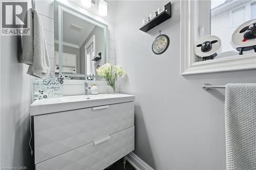 179 Jacqueline Boulevard, Hamilton, ON - Indoor Photo Showing Bathroom