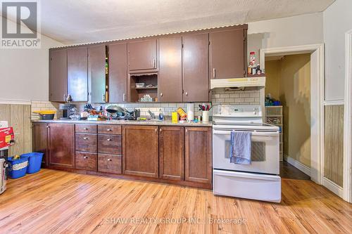 819 Duke Street, Cambridge, ON - Indoor Photo Showing Kitchen