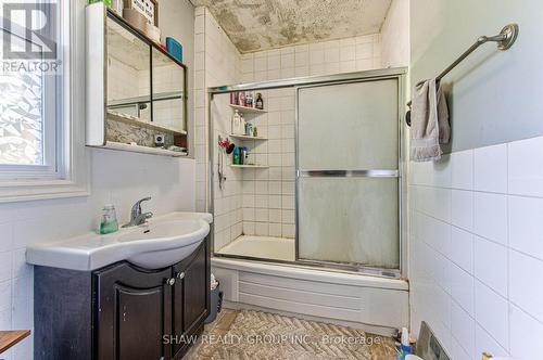 819 Duke Street, Cambridge, ON - Indoor Photo Showing Bathroom
