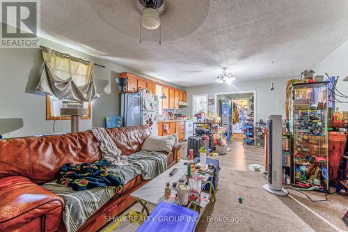 819 Duke Street, Cambridge, ON - Indoor Photo Showing Living Room