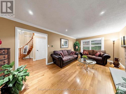 17 Black Cherry Drive, Markham, ON - Indoor Photo Showing Living Room