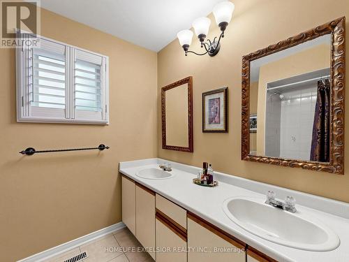 17 Black Cherry Drive, Markham, ON - Indoor Photo Showing Bathroom