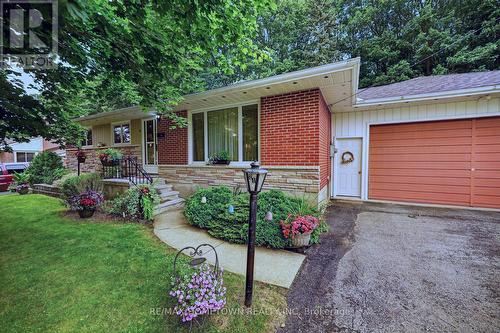 21 FAIRWAY CRESCENT  Brockville, ON K6V 3V1