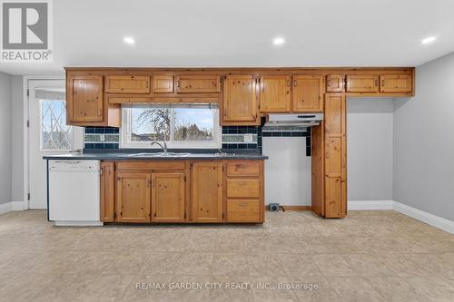 407 Bell Street, Ingersoll, ON - Indoor Photo Showing Kitchen With Double Sink