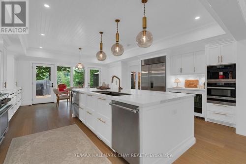 1319 Wolf Circle, Algonquin Highlands, ON - Indoor Photo Showing Kitchen With Upgraded Kitchen
