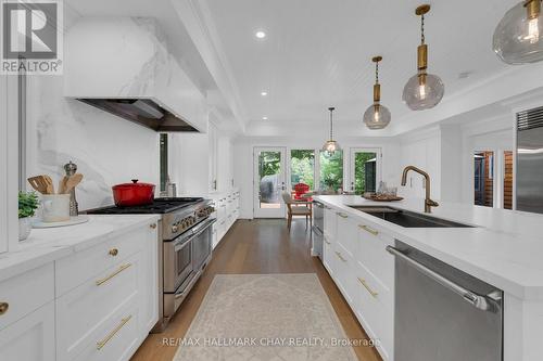 1319 Wolf Circle, Algonquin Highlands, ON - Indoor Photo Showing Kitchen With Upgraded Kitchen