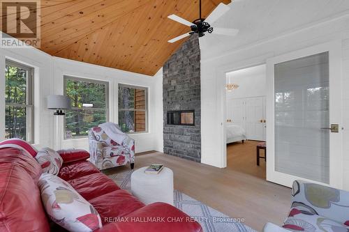 1319 Wolf Circle, Algonquin Highlands, ON - Indoor Photo Showing Living Room With Fireplace