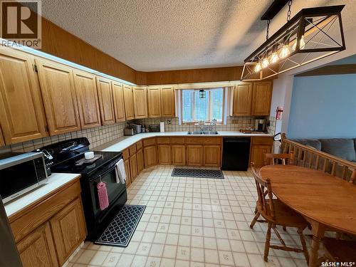 2746 Poplar Place E, Regina, SK - Indoor Photo Showing Kitchen With Double Sink