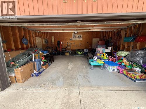 2746 Poplar Place E, Regina, SK - Indoor Photo Showing Garage