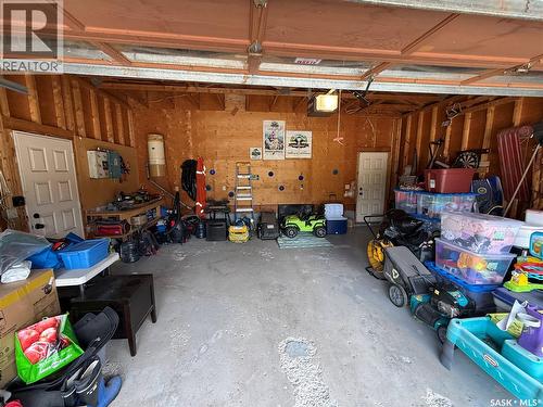 2746 Poplar Place E, Regina, SK - Indoor Photo Showing Garage