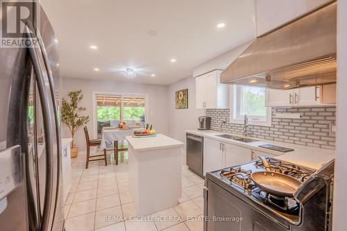 48 Ridgemore Crescent, Brampton, ON - Indoor Photo Showing Kitchen