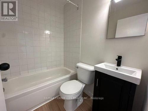 208 - 1172 Hamilton Road, London East (East O), ON - Indoor Photo Showing Bathroom