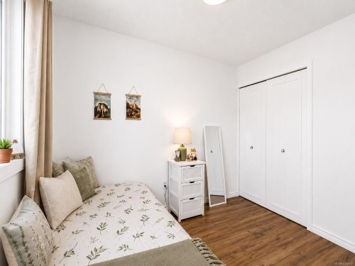 #220-3225 Eldon Pl, Saanich, BC - Indoor Photo Showing Bedroom
