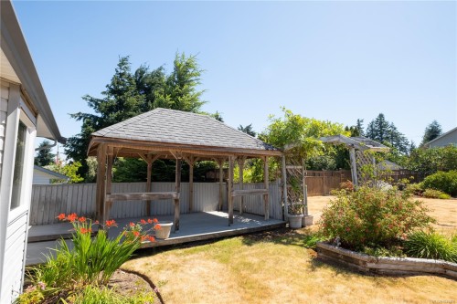 725 Applegate Rd, Campbell River, BC 
