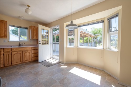 725 Applegate Rd, Campbell River, BC 
