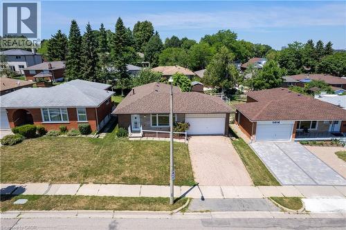 1418 Queens Boulevard, Kitchener, ON - Outdoor With Facade