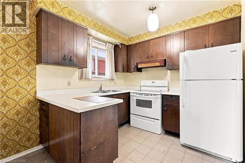 1418 Queens Boulevard, Kitchener, ON - Indoor Photo Showing Kitchen With Double Sink