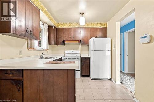 1418 Queens Boulevard, Kitchener, ON - Indoor Photo Showing Kitchen With Double Sink
