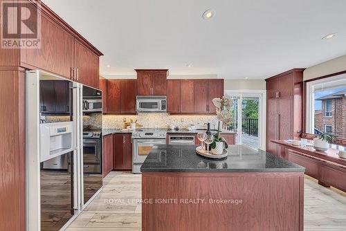 1003 Maury Crescent, Pickering, ON - Indoor Photo Showing Kitchen