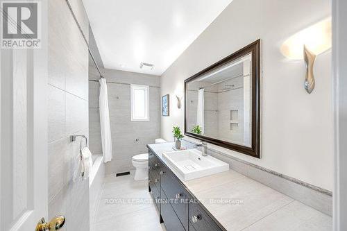 1003 Maury Crescent, Pickering, ON - Indoor Photo Showing Bathroom