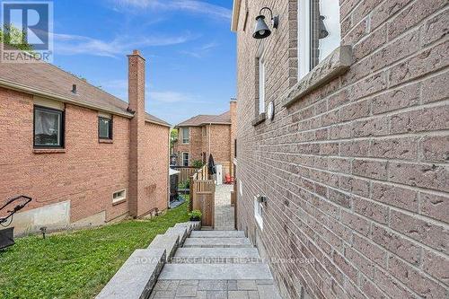 1003 Maury Crescent, Pickering, ON - Outdoor