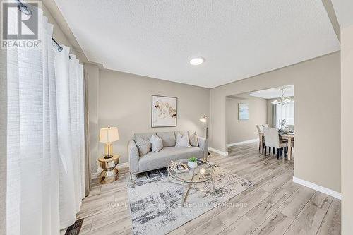 1003 Maury Crescent, Pickering, ON - Indoor Photo Showing Living Room
