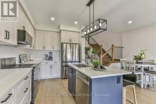 6682 Hayward Drive, London South (South V), ON - Indoor Photo Showing Kitchen With Stainless Steel Kitchen With Upgraded Kitchen