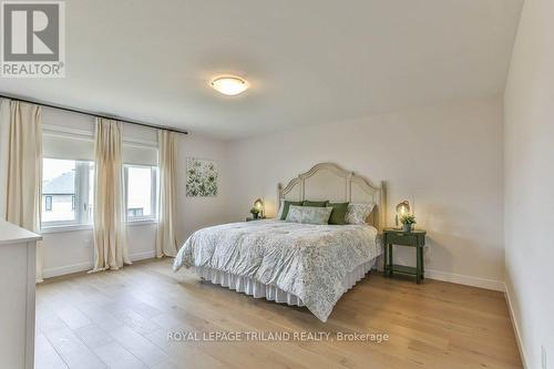 6682 Hayward Drive, London South (South V), ON - Indoor Photo Showing Bedroom
