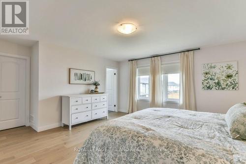 6682 Hayward Drive, London South (South V), ON - Indoor Photo Showing Bedroom