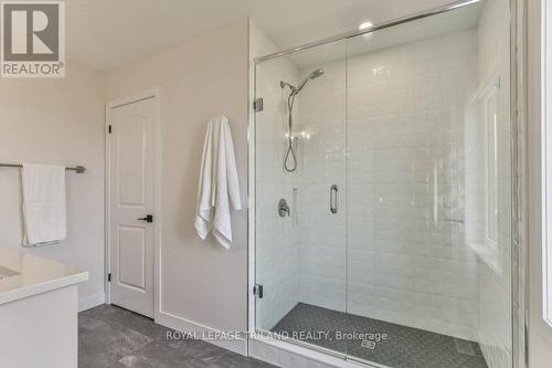 6682 Hayward Drive, London South (South V), ON - Indoor Photo Showing Bathroom