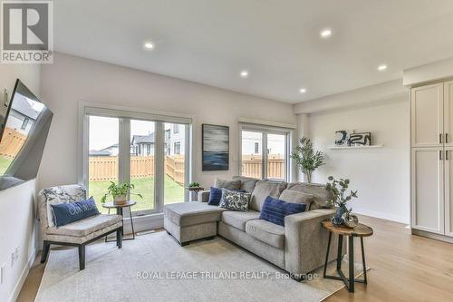 6682 Hayward Drive, London South (South V), ON - Indoor Photo Showing Living Room