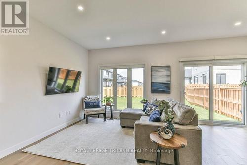 6682 Hayward Drive, London South (South V), ON - Indoor Photo Showing Living Room