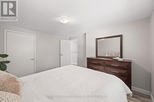1767 Aldersbrook Road, London North (North F), ON - Indoor Photo Showing Bedroom