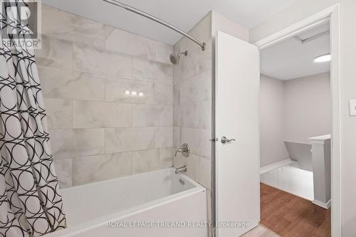 1767-1769 Aldersbrook Road, London North (North F), ON - Indoor Photo Showing Bathroom
