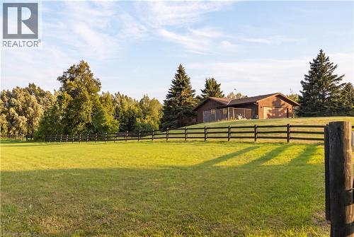 Expansive green lawn outlined by a dark wood fence - 12613 Second Line, Milton, ON - Outdoor