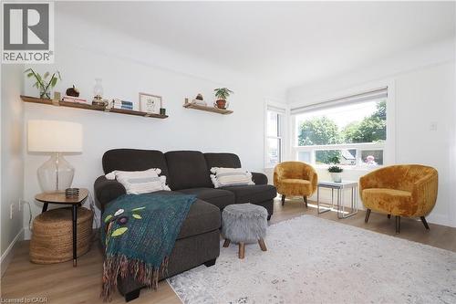 784 Elizabeth Street, Kitchener, ON - Indoor Photo Showing Living Room