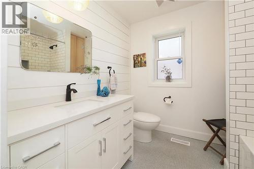 784 Elizabeth Street, Kitchener, ON - Indoor Photo Showing Bathroom