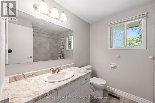1769 Aldersbrook Road, London North (North F), ON - Indoor Photo Showing Bathroom