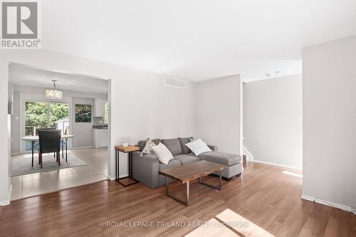1769 Aldersbrook Road, London North (North F), ON - Indoor Photo Showing Living Room