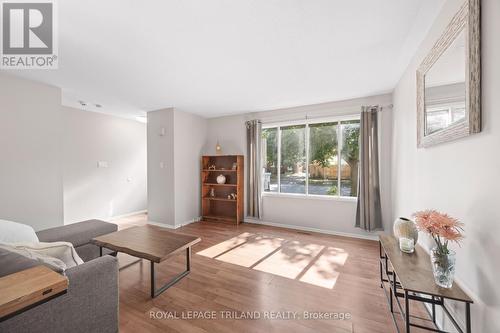 1769 Aldersbrook Road, London North (North F), ON - Indoor Photo Showing Living Room