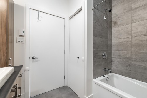 Salle de bains - 207-7085 Rue De Lunan, Brossard, QC - Indoor Photo Showing Bathroom